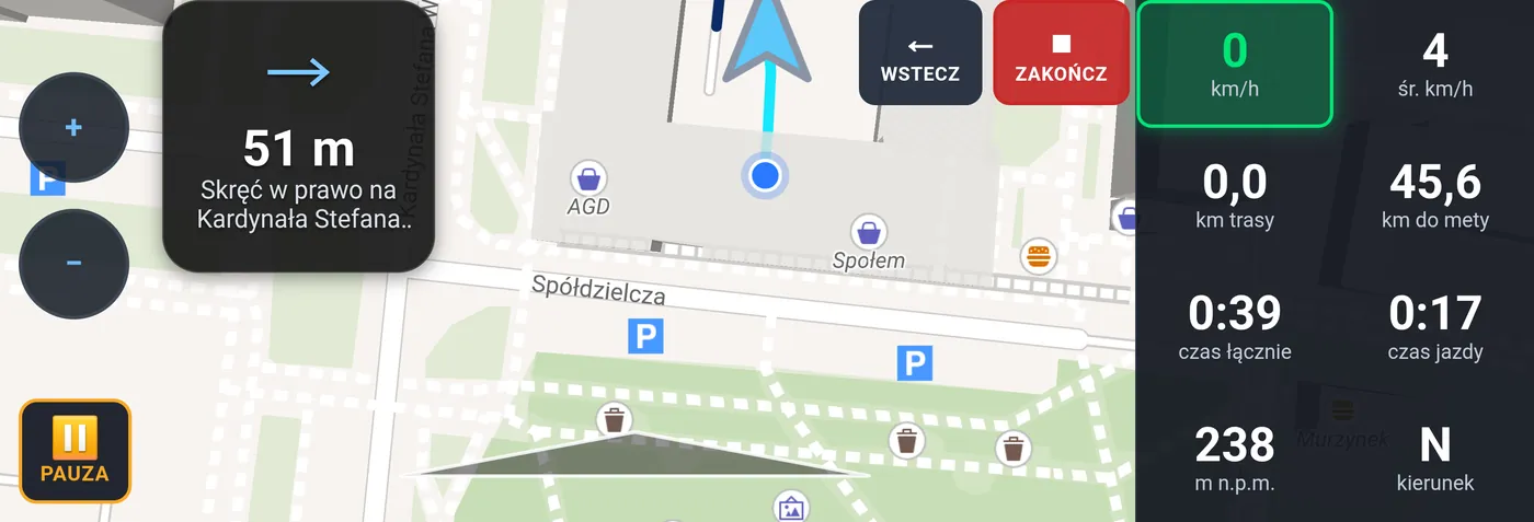 Nawigacja w orientacji poziomej: kafelek manewru, mapa i panel telemetrii z prawej strony